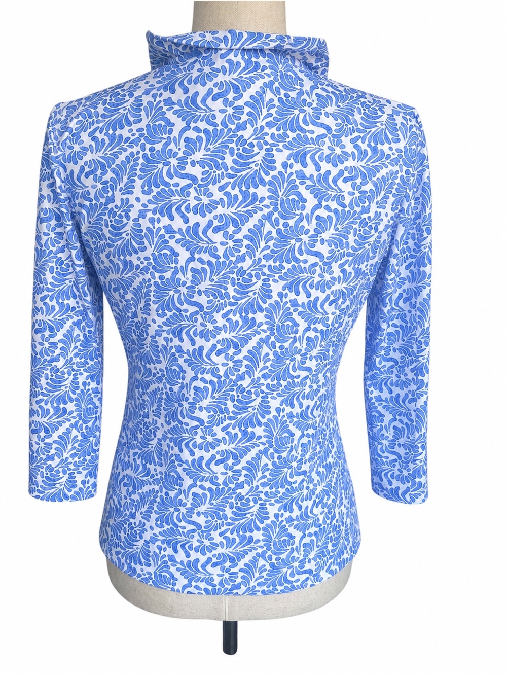 J McLaughlin Catalina Cloth Ruffle Neck Blue White Floral Top Size M - Picture 2 of 10